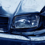 Ein Auto nach einem Unfall. Symbolfoto: Pixabay.