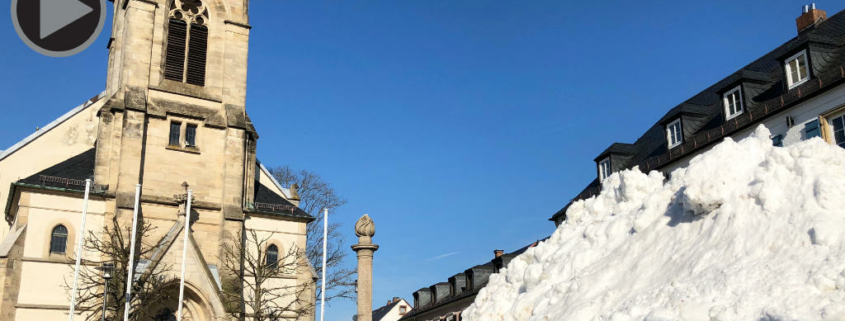 Am Bischofsgrüner Marktplatz entsteht Schneemann Jakob