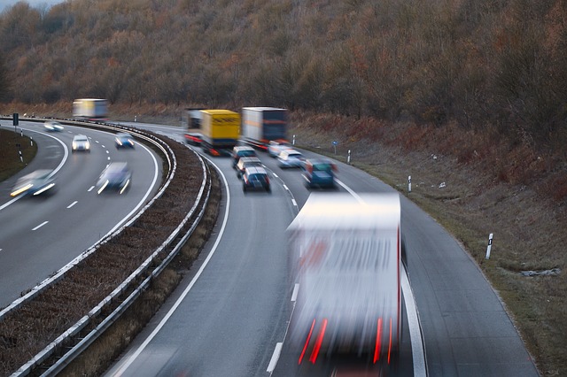 Raser auf der Autobahn. Symbolfoto: pixabay