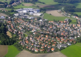 Luftaufnahme des Bayreuther Stadtteils Aichig. In der Orionstraße soll das Industriegebiet erweitert werden. Foto: Stadt Bayreuth