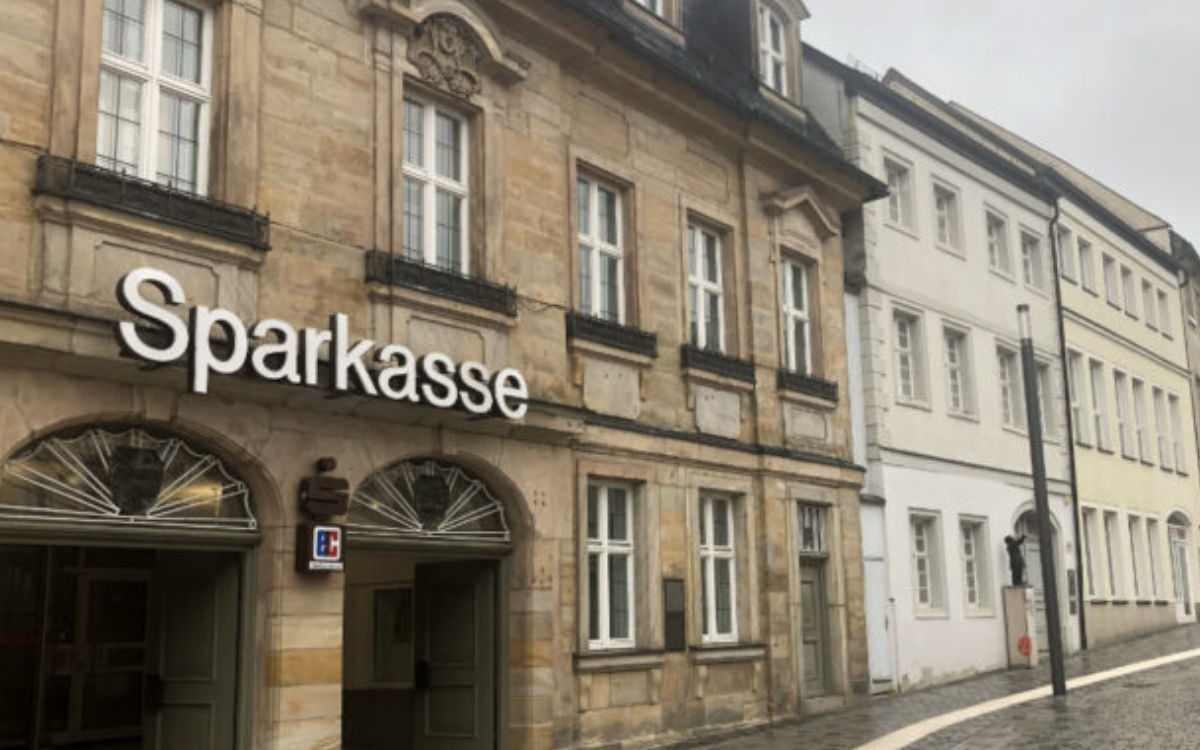 Die Gebäude der Sparkasse Bayreuth in der Opernstraße und Badstraße sind verkauft. Hier soll bald ein Quartier für Kultur entstehen. Archivfoto: Christoph Wiedemann