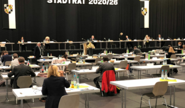 Die konstituierenden Sitzung des Bayreuther Stadtrats fand in der Oberfrankenhalle statt. Foto: Frederik Eichstätt