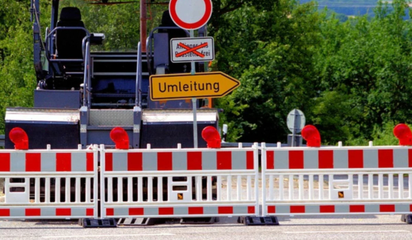 Die B303 in Bad Berneck ist ab Montag (21. Februar 2022) mehrere Wochen lang gesperrt. Der Verkehr wird umgeleitet. Symbolbild: pixabay