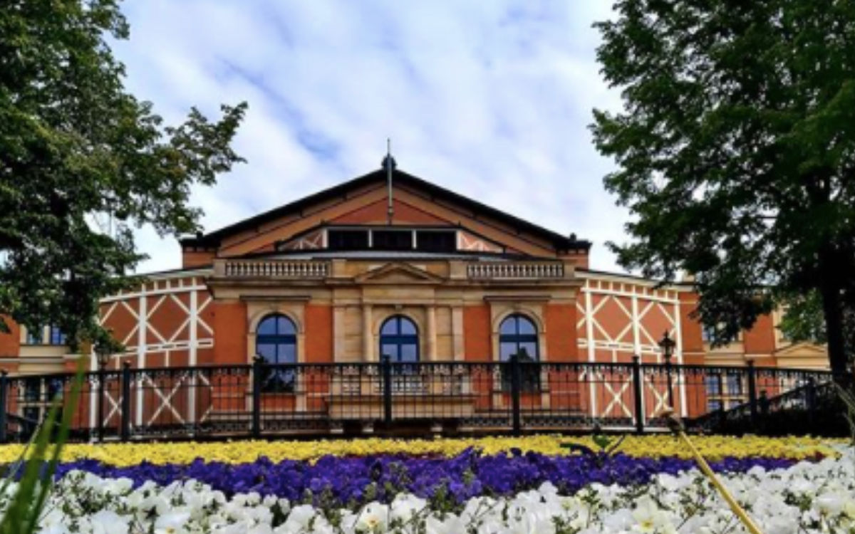 Zur Premiere der Bayreuther Festspiele am 25. Juli 2021 wird die Auffahrt zum Grünen Hügel vollständig gesperrt. Der Verkehr wird umgeleitet. Archivfoto: Redaktion
