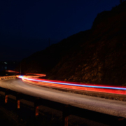 Bei Berg im Landkreis Hof in Oberfranken raste ein Autofahrer mit 150 Stundenkilometern über die Autobahn - erlaubt waren 80. Symbolbild: Pixabay