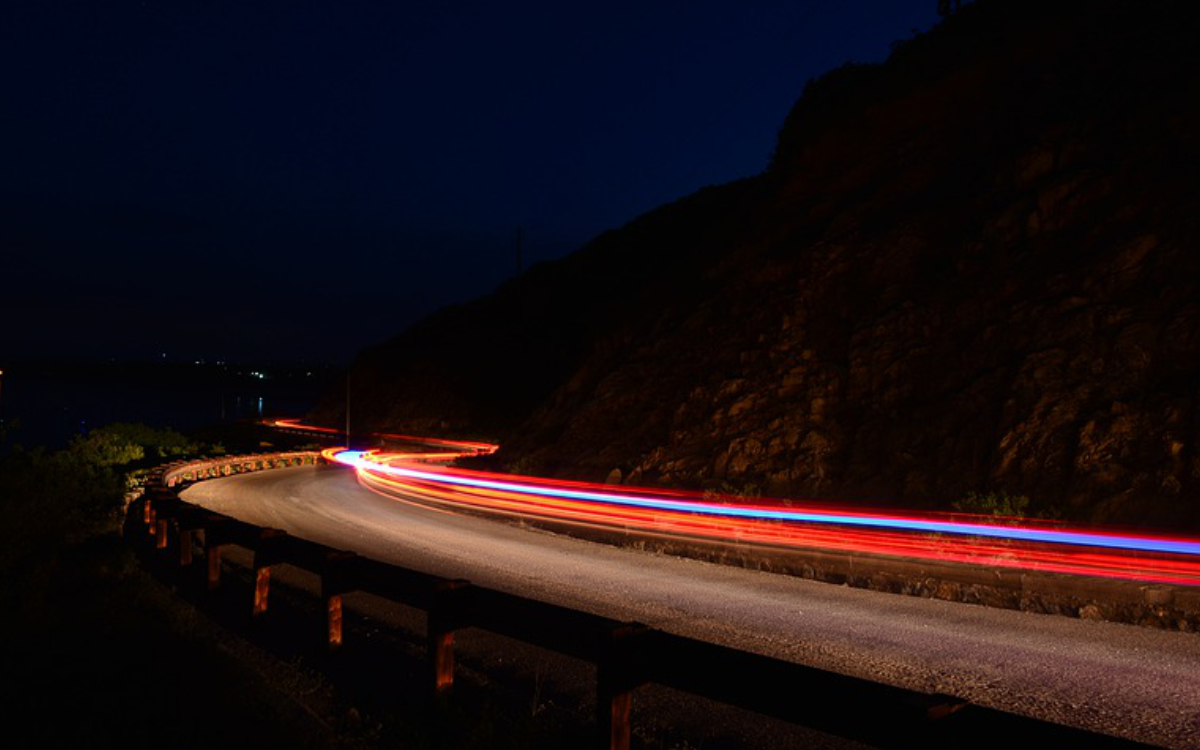 Bei Berg im Landkreis Hof in Oberfranken raste ein Autofahrer mit 150 Stundenkilometern über die Autobahn - erlaubt waren 80. Symbolbild: Pixabay