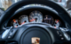Ein Porsche-Fahrer ist den Einsatzfahrzeugen durch die Rettungsgasse gefolgt. Symbolbild: Pixabay
