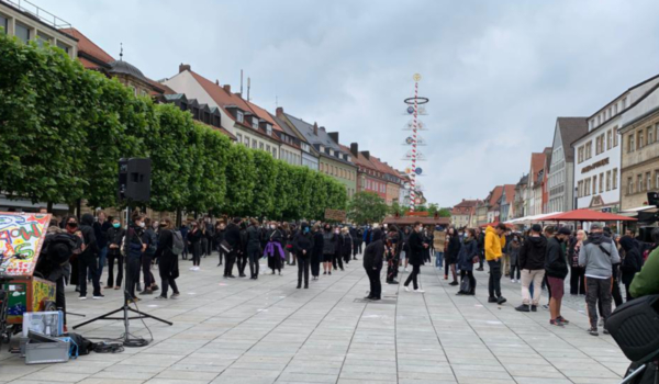 In Bayreuth haben Studenten eine Demonstration gegen Rassismus organisiert. Nun sind wieder zwei Kundgebungen angekündigt. Foto: Katharina Adler