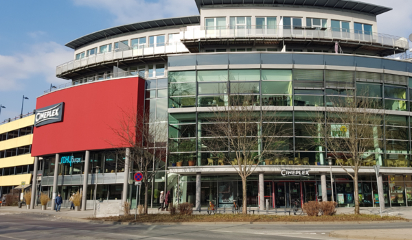 Das Cineplex Bayreuth unterstützt Forderungen großer Kino- und Leihverbände - und will im Sommer öffnen. Archivfoto: Redaktion