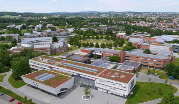 Die Uni Bayreuth aus der Luft. Foto: Universität Bayreuth