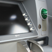 Geldautomat im Landkreis Hof gesprengt: Täter können unerkannt entkommen - Kripo ermittelt. Symbolbild: pixabay
