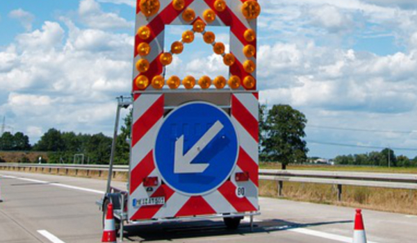 Auf der A70 bei Bayreuth müssen akute Fahrbahnschäden beseitigt werden. Dazu wird die Autobahn gesperrt. Symbolfoto: Pixabay