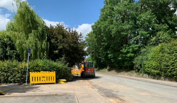 Die Baustelle geht durch die Ortsmitte in Bindlach. Foto: Katharina Adler