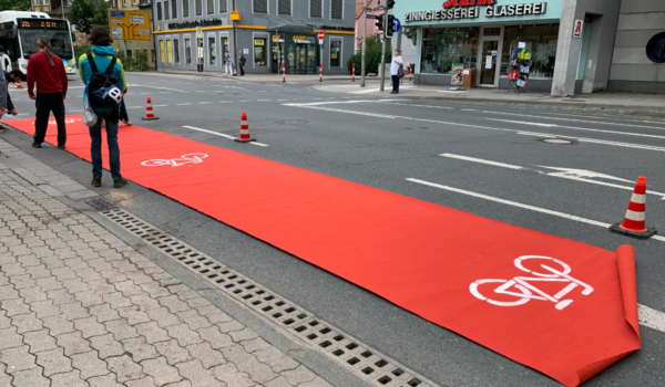 Bayreuth soll fahrradfreundlicher werden. Hier hat der Radentscheid Bayreuth einen Pop-Up_Radweg errichtet. Archivfoto: Katharina Adler