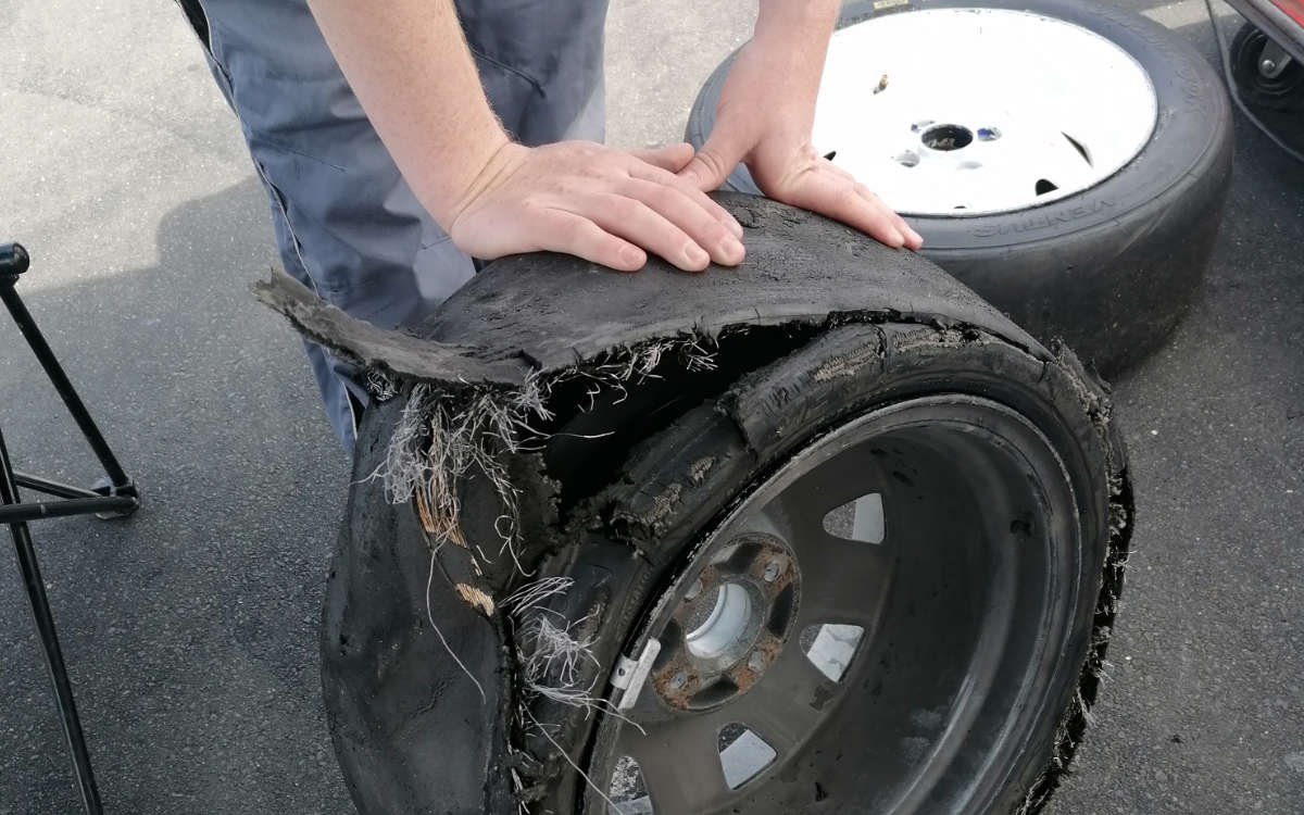 Auf dem Nürburgring machte ein geplatzter Reifen die Siegchancen des Bayreuthers Jens Klusmann zunichte. Foto: Privat