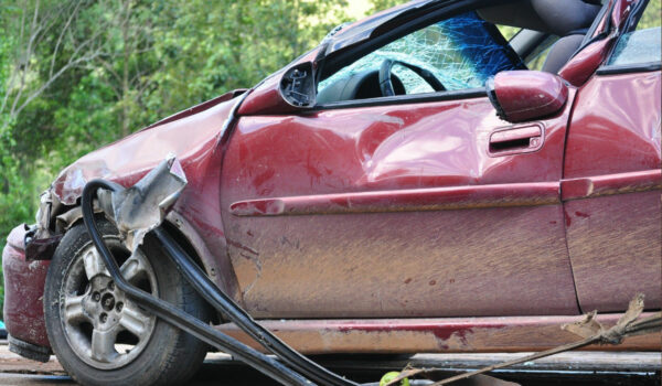 Auf der A9 bei Bayreuth kam es zu einem Autounfall. Eines der Autos erlitt einen Totalschaden. Symbolbild: pixabay