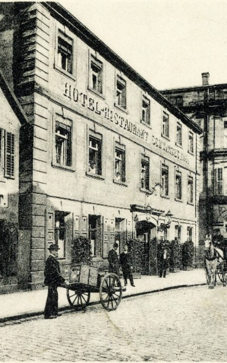 Im Hotel Schwarzes Ross in der Ludwigstraße (heute Schuh Reindl) wurde der Schwimmverein 1921 gegründet. Foto: Archiv Bernd Mayer