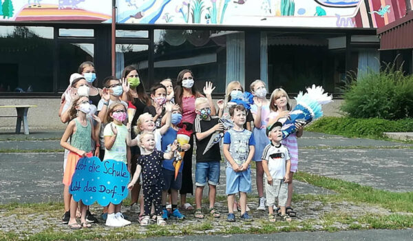 Auch Kinder kämpfen in Schnabelwaid um den Erhalt der Grundschule. Foto: privat