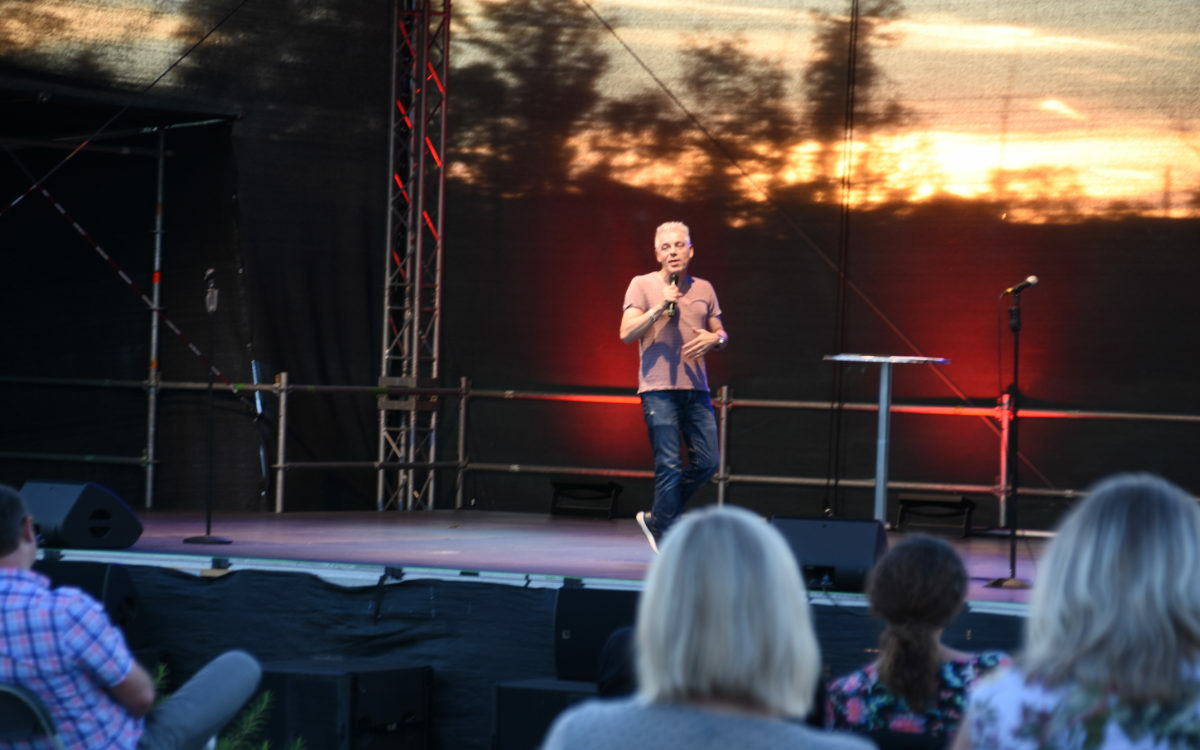 Michael Mittermeier auf der Seebühne in der Wilhelminenaue in Bayreuth. Foto: Christoph Wiedemann