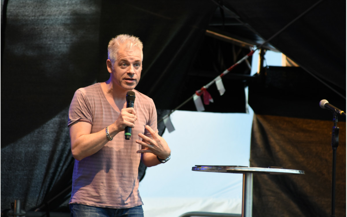 Michael Mittermeier auf der Seebühne in der Wilhelminenaue in Bayreuth. Foto: Christoph Wiedemann