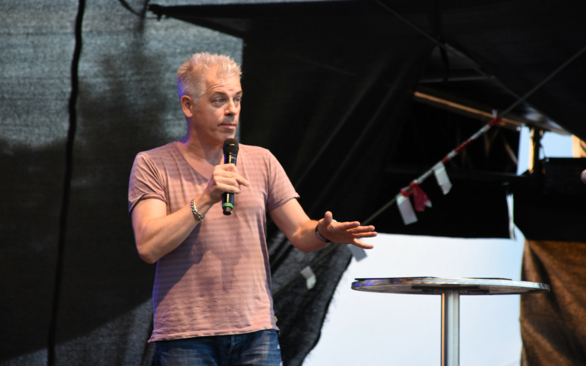 Michael Mittermeier auf der Seebühne in der Wilhelminenaue in Bayreuth. Foto: Christoph Wiedemann