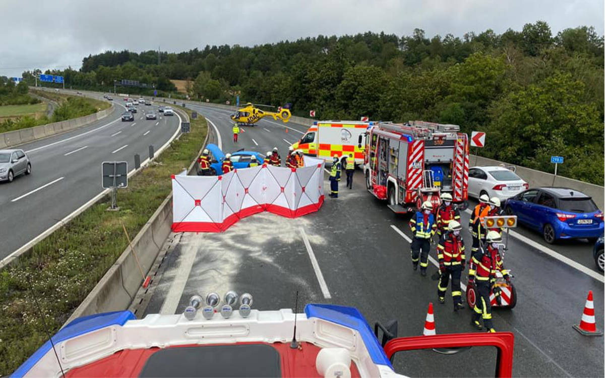 Heftiger Unfall auf der A9 bei Bindlach. Ein Rettungshubschrauber musste landen. Foto: Feuerwehr Bindlach