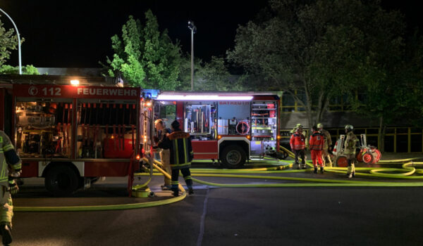 160 Feuerwehrleute kämpften vor Ort gegen die Flammen. Foto: Katharina Adler