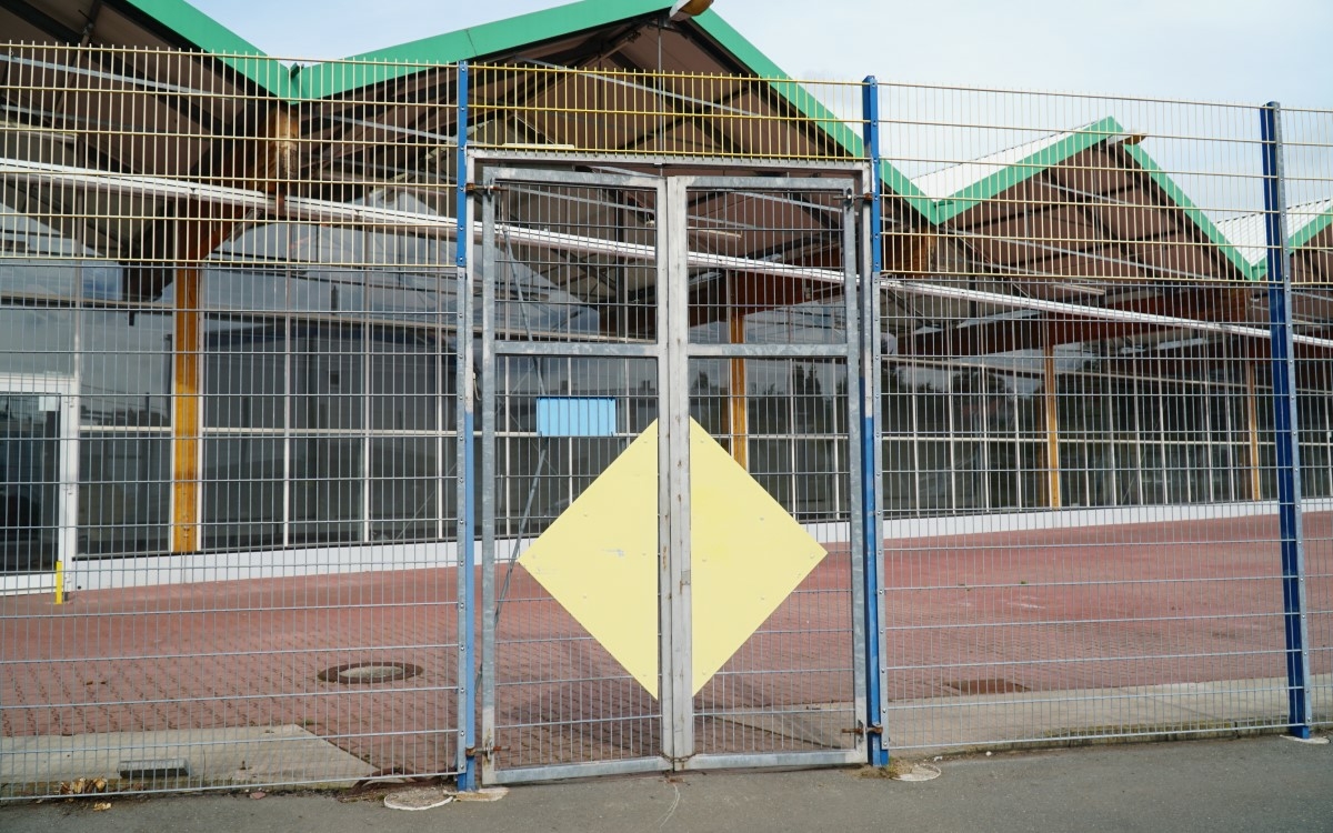 “Da kann man nicht wohnen”: Der leerstehende Baumarkt in der Bayreuther Königsbergstraße erhitzt die Gemüter. Foto: Raphael Weiß