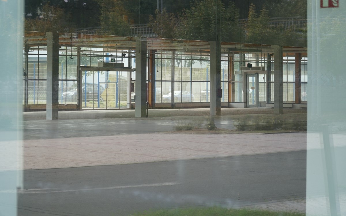 “Da kann man nicht wohnen”: Der leerstehende Baumarkt in der Bayreuther Königsbergstraße erhitzt die Gemüter. Foto: Raphael Weiß