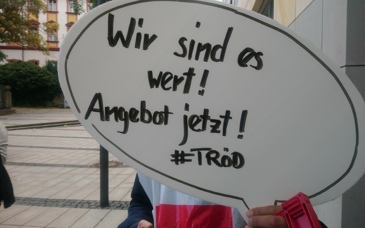 ver.di Warnstreik am 29.9.2020 vor dem Atrium der Schlossgalerie in Bayreuth. Drinnen tagte der Stadtrat. Foto: Raphael Weiß