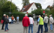 Mehrere Anwohner aus dem Bereich der Breslaustraße in Bayreuth trafen sich mit Politikern der Grünen zu einer Ortsbegehung. Grund dafür ist der Verkehrslärm durch die Hochbrücke und die B85. Foto: Katharina Adler