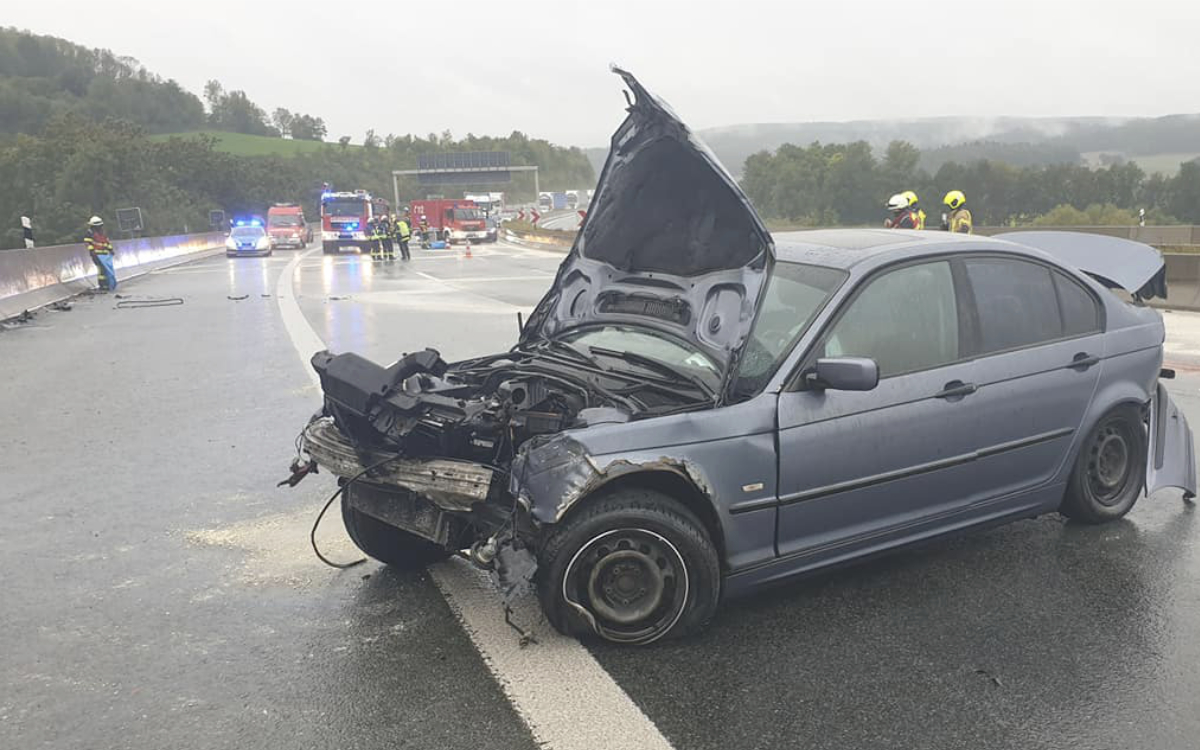 Nach einem Unfall wurde die A9 am Bindlacher Berg voll gesperrt. Foto: Feuerwehr Bindlach