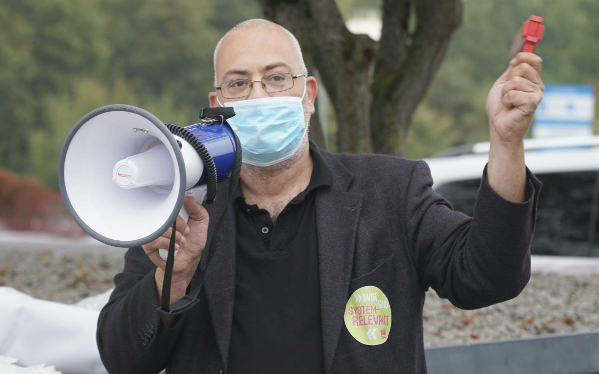 Streik vor dem Klinikum in Bayreuth. Pflege ist systemrelevant, heißt es von Seiten der Angestellten. Foto: Raphael Weiß