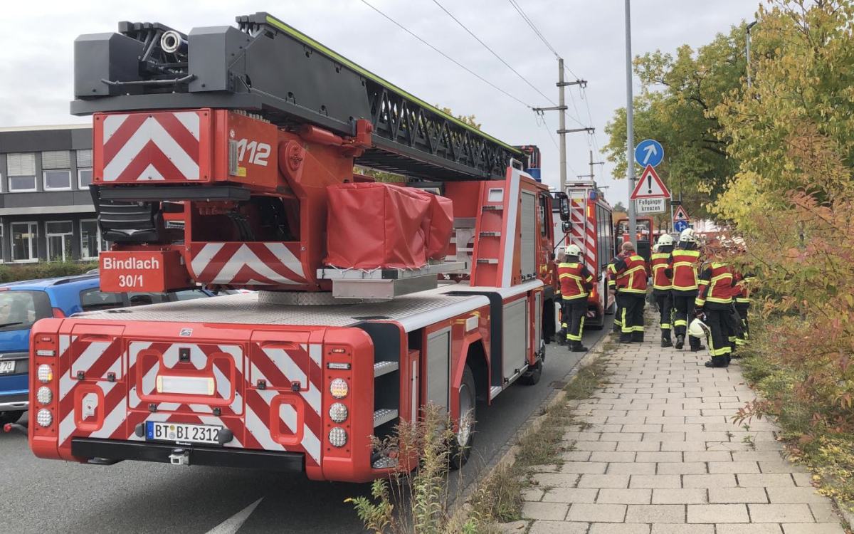 Großeinsatz von Polizei und Rettungskräften am Montag bei BAT in Bayreuth. Foto: Raphael Weiß