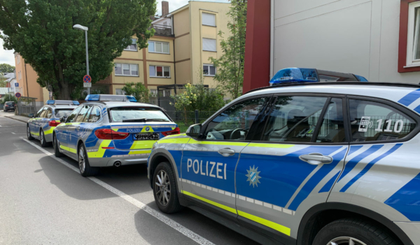 Fahrzeuge der Polizei. Foto: Katharina Adler