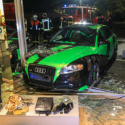 Schwerer Unfall in Forchheim. Frau eingequetscht. Foto: NEWS5 / Merzbach