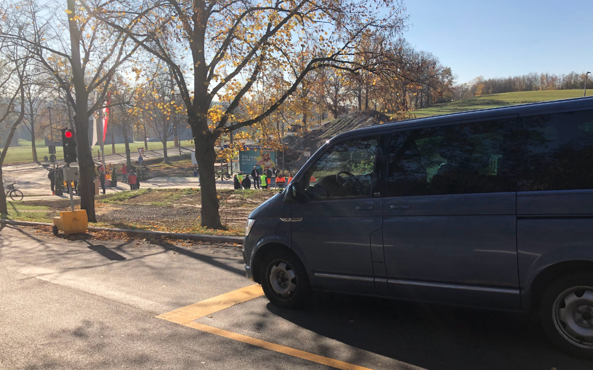 Am Donnerstag (5.11.2020) ist der Kreisverkehr Königsallee / Ochsenhut / Eremitenhofstraße für den Verkehr freigegeben worden. Foto: Raphael Weiß