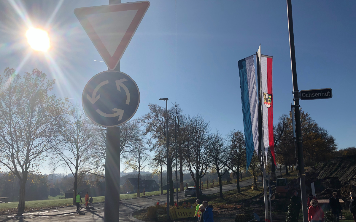 Am Donnerstag (5.11.2020) ist der Kreisverkehr Königsallee / Ochsenhut / Eremitenhofstraße für den Verkehr freigegeben worden. Foto: Raphael Weiß