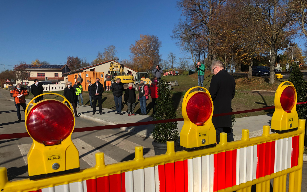 Am Donnerstag (5.11.2020) ist der Kreisverkehr Königsallee / Ochsenhut / Eremitenhofstraße für den Verkehr freigegeben worden. Foto: Raphael Weiß