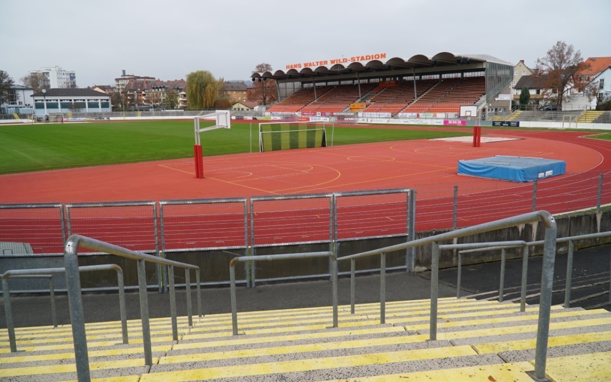 BG-Stadtrat und Sportpfleger Georg Kämpf hat in der Diskussion um die Sperrung des Hans-Walter-Wild-Stadions in Bayreuth für den Schulsport erneut an Oberbürgermeister Thomas Ebersberger geschrieben. Archivbild: Raphael Weiß