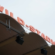 Das Hans-Walter-Wild-Stadion in Bayreuth  soll für die 3. Fußball-Bundesliga fit gemacht werden. Wie genau? Damit hat sich der Bauausschuss auf seiner Sitzung am Dienstag (16.3.2021) beschäftigt. Foto: Raphael Weiß