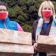 Anouk Janssen und Christine Fuchs, engagieren sich ehrenamtlich bei Lacrima und wollen die von ihnen betreuten Kinder trotz Kontaktsperre weiter begleiten. Foto: Johanniter-Unfall-Hilfe e.V.