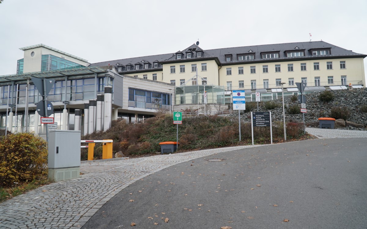 Klinik Hohe Warte in Bayreuth. Besucher können sich seit 2. Dezember kostenlos auf Corona-Testen lassen. Archivfoto: Raphael Weiß