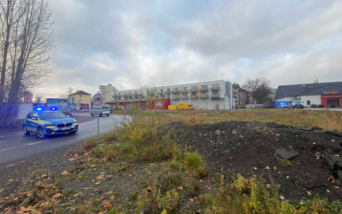 Ein Supermarkt in Bayreuth wird evakuiert. Foto: Holzheimer/NEWS5