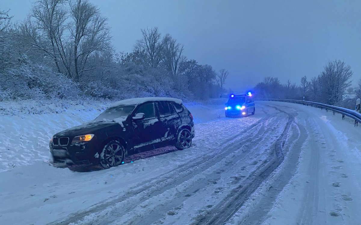 Unfall auf glatter Straße in Franken. Foto: News5/Weddig