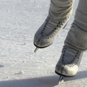 Es gibt die Idee einer temporären Eislaufbahn in Bayreuth. Im Bauausschuss wurde darüber informiert. Symbolfoto: pixabay