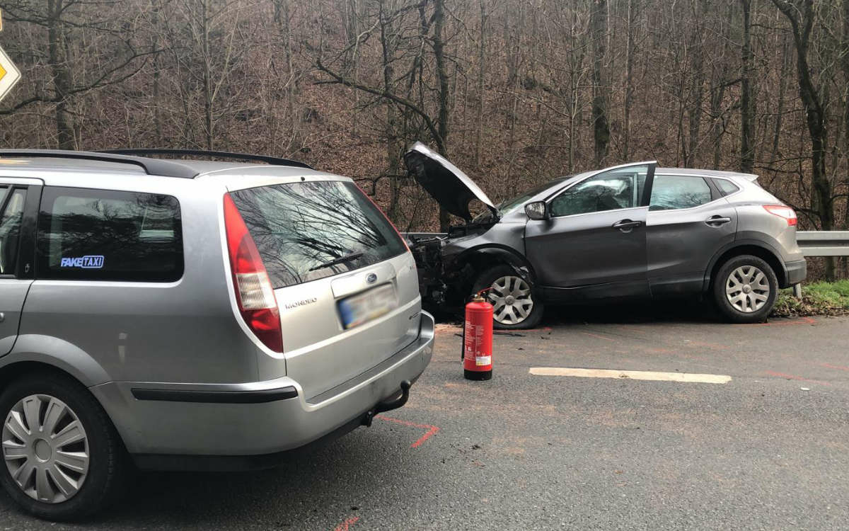 Im Landkreis Kulmbach sind zwei Autos zusammengekracht. Foto: Raphael Weiß