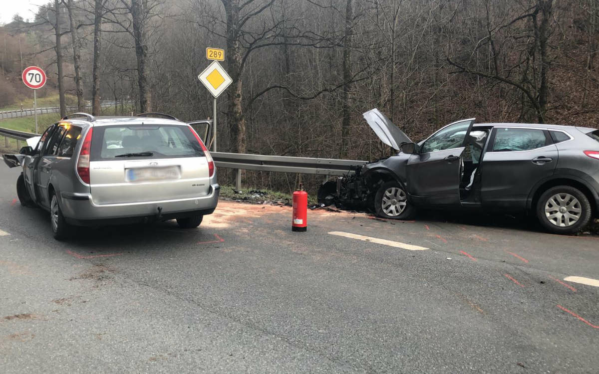 Im Landkreis Kulmbach sind zwei Autos zusammengekracht. Foto: Raphael Weiß