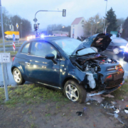 Ein Mann hat beim Abbiegen an der Kreuzung in Wirsberg den Gegenverkehr übersehen. Foto: Polizei Stadtsteinach