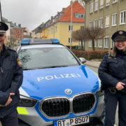 Polizeihauptkommissar Thomas Neuss und Polizeiobermeisterin Monika Tausch lieben ihren Beruf. Foto: Katharina Adler